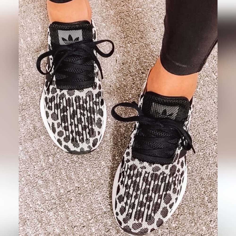 NEW ADIDAS Swift Run leopard print 7.5